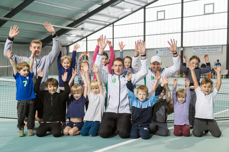 hockeyspielende Kinder